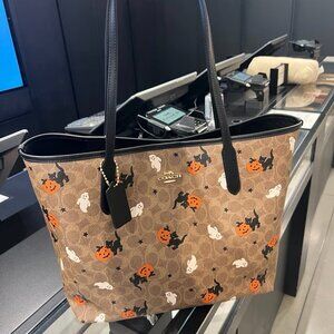 Coach City Tote In Signature Canvas With Halloween Print CW450